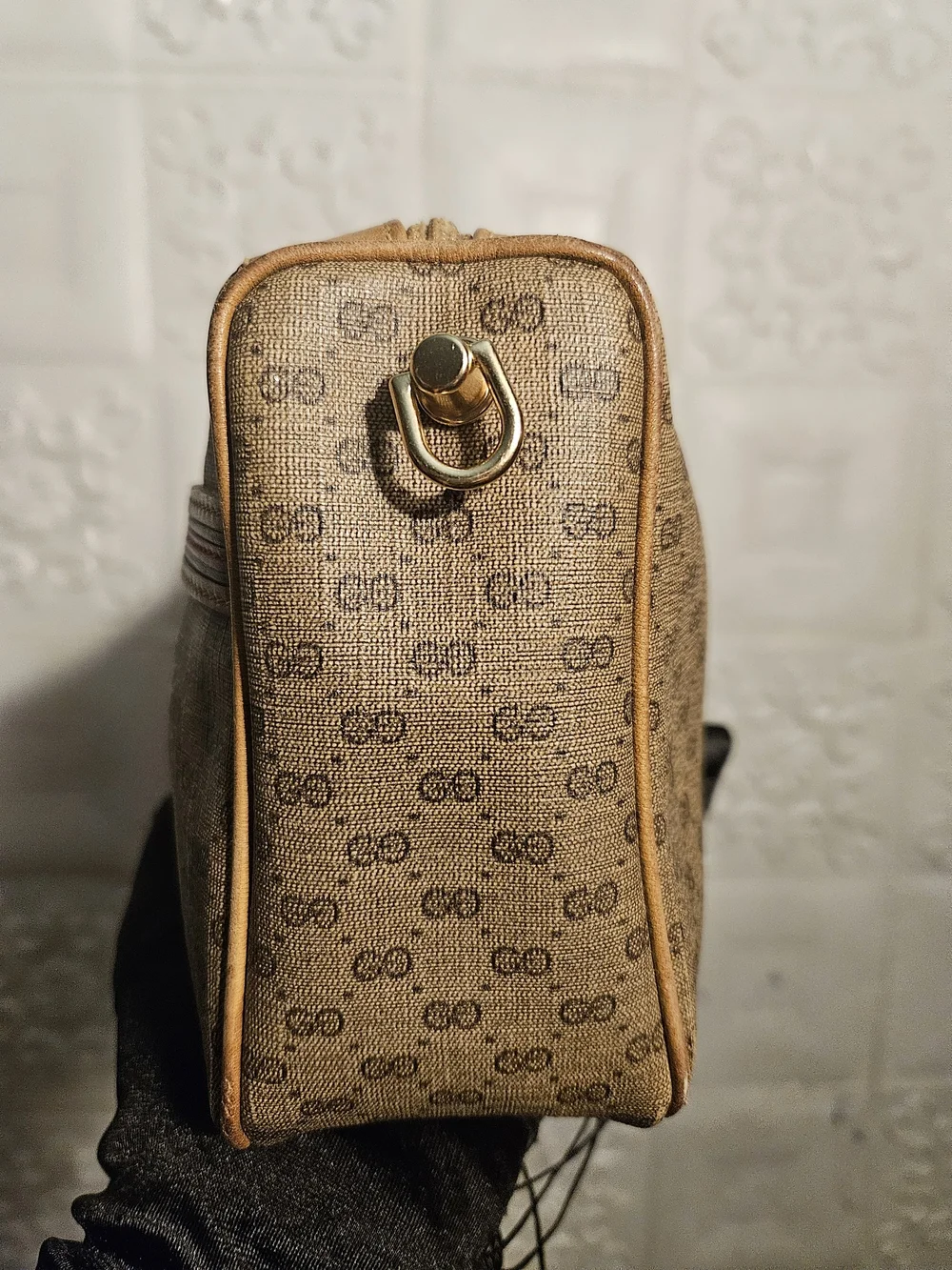 Gucci Men's Signature Pattern Crossbody Toiletry Clutch Bag in Brown AUTHENTIC